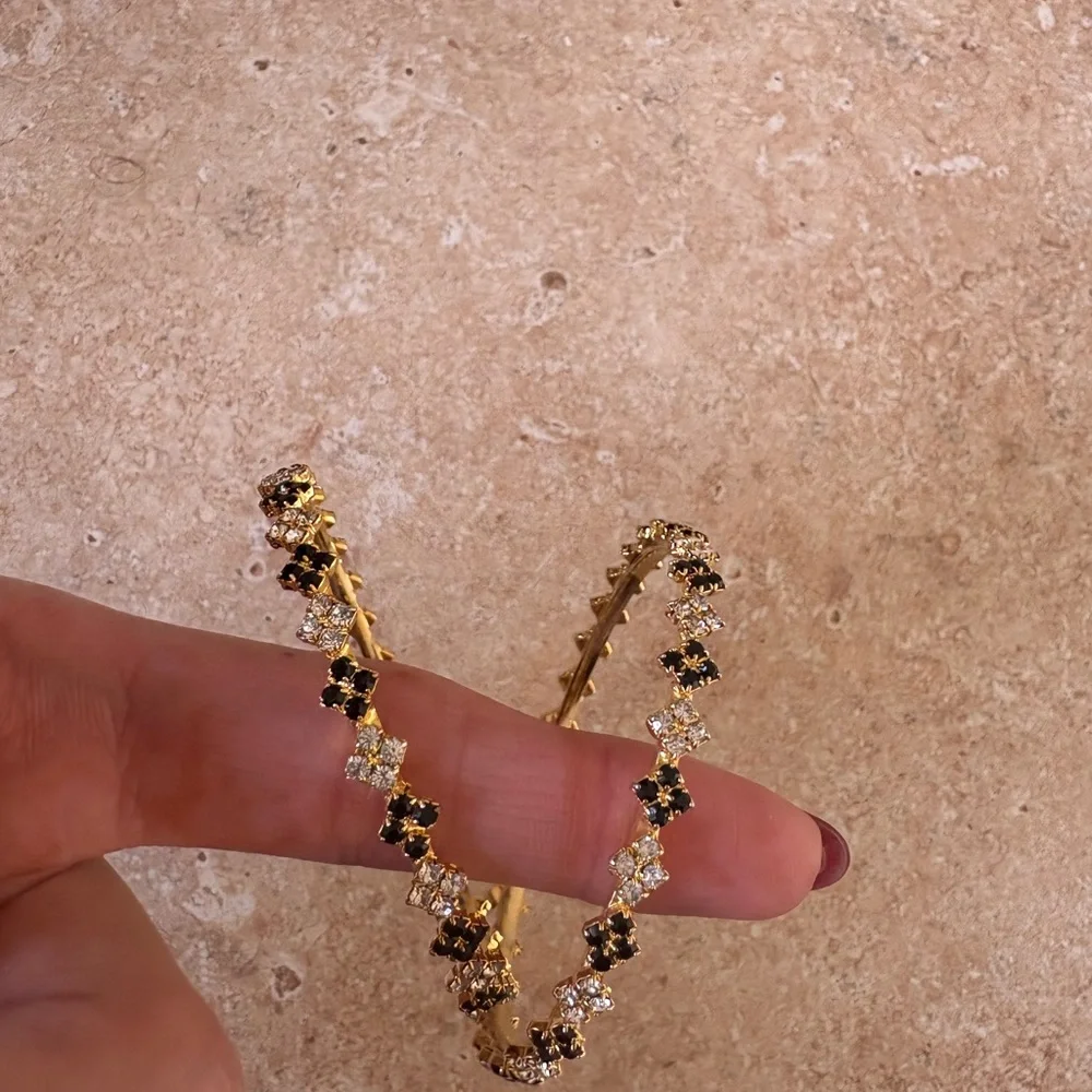 Elegant Gold and Black bangles - Picture 4 of 6